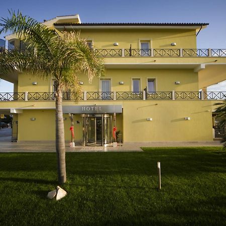 טרקיניה Hotel Villa Tirreno מראה חיצוני תמונה