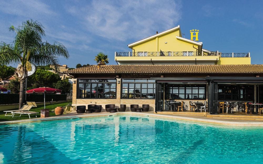 טרקיניה Hotel Villa Tirreno מראה חיצוני תמונה