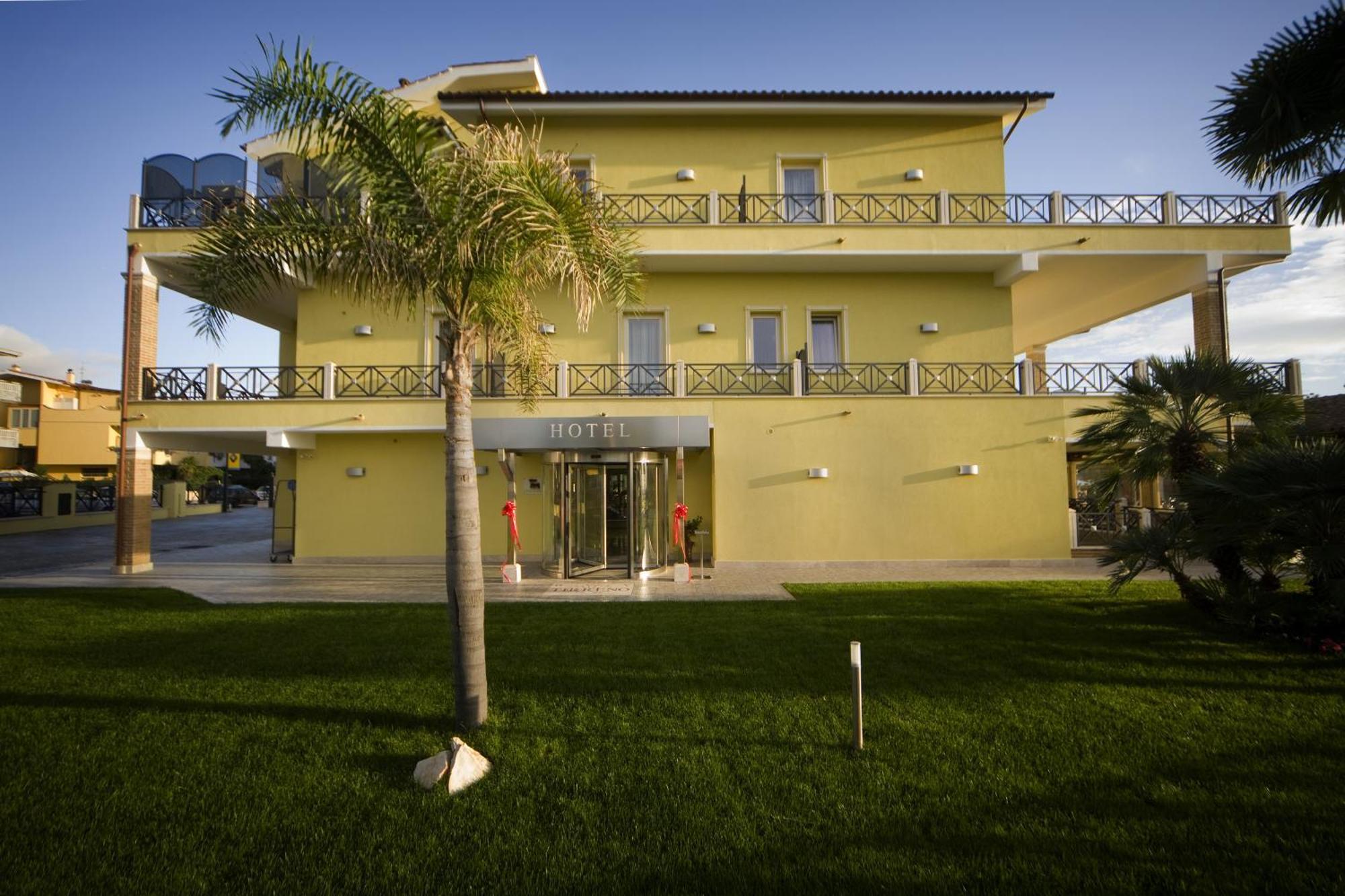 טרקיניה Hotel Villa Tirreno מראה חיצוני תמונה