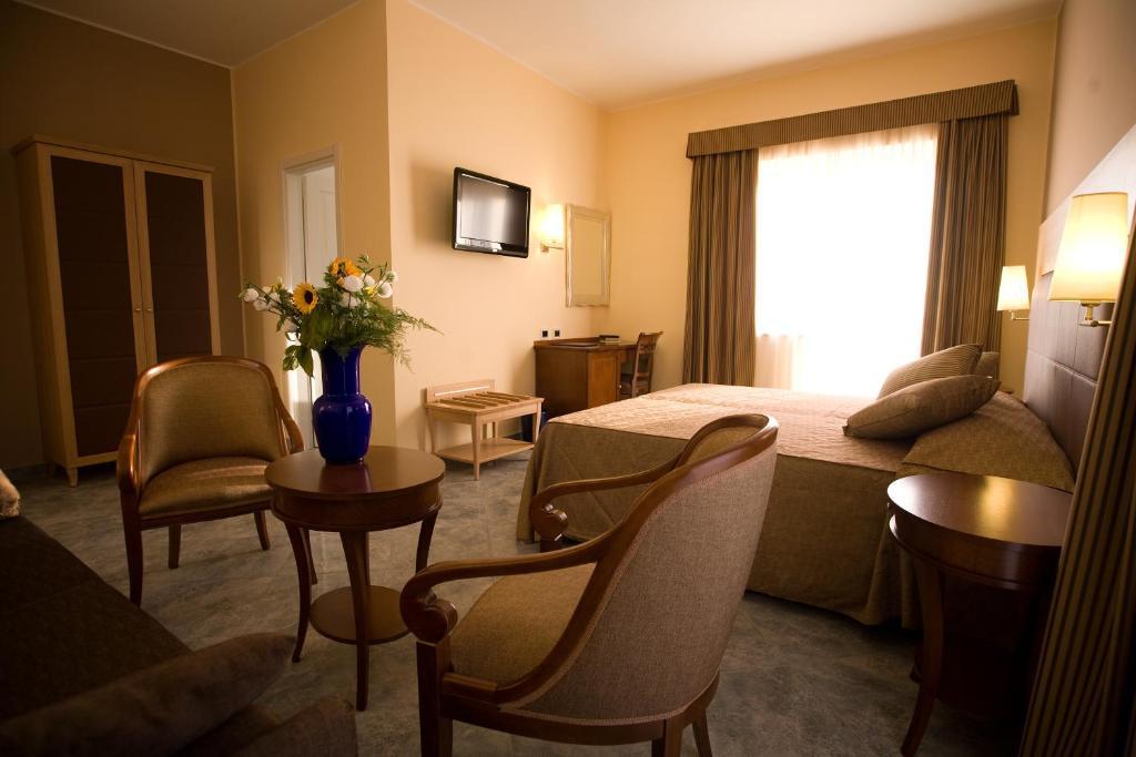 טרקיניה Hotel Villa Tirreno חדר תמונה