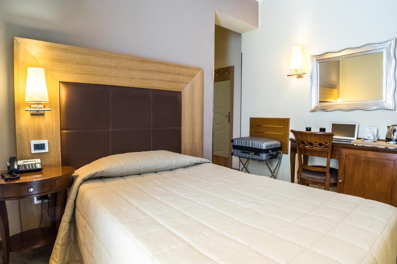 טרקיניה Hotel Villa Tirreno מראה חיצוני תמונה